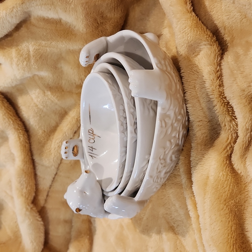 NWOT Anthropologie Polar Bear Nesting measuring cups